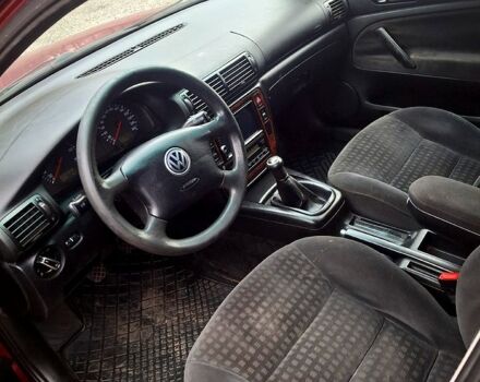 Червоний Фольксваген Пассат, об'ємом двигуна 1.8 л та пробігом 215 тис. км за 2700 $, фото 7 на Automoto.ua