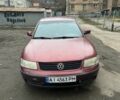 Красный Фольксваген Пассат, объемом двигателя 1.8 л и пробегом 304 тыс. км за 2000 $, фото 1 на Automoto.ua