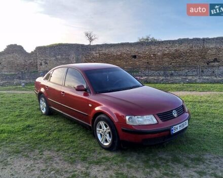 Красный Фольксваген Пассат, объемом двигателя 1.78 л и пробегом 280 тыс. км за 3999 $, фото 2 на Automoto.ua