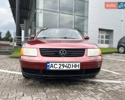 Красный Фольксваген Пассат, объемом двигателя 1.8 л и пробегом 216 тыс. км за 3700 $, фото 1 на Automoto.ua