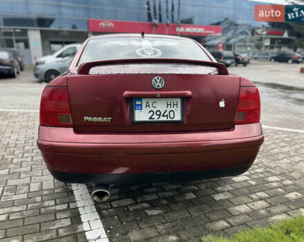 Красный Фольксваген Пассат, объемом двигателя 1.8 л и пробегом 216 тыс. км за 3700 $, фото 4 на Automoto.ua