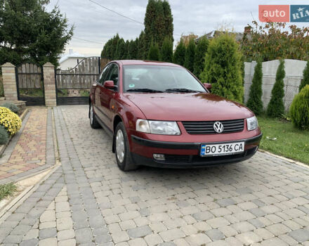 Красный Фольксваген Пассат, объемом двигателя 1.6 л и пробегом 213 тыс. км за 3550 $, фото 1 на Automoto.ua