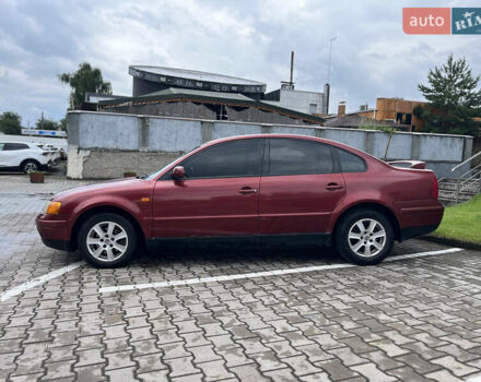 Красный Фольксваген Пассат, объемом двигателя 1.8 л и пробегом 216 тыс. км за 3700 $, фото 2 на Automoto.ua