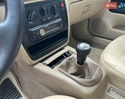 Красный Фольксваген Пассат, объемом двигателя 1.8 л и пробегом 216 тыс. км за 3700 $, фото 24 на Automoto.ua