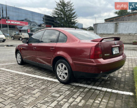 Красный Фольксваген Пассат, объемом двигателя 1.8 л и пробегом 216 тыс. км за 3700 $, фото 3 на Automoto.ua