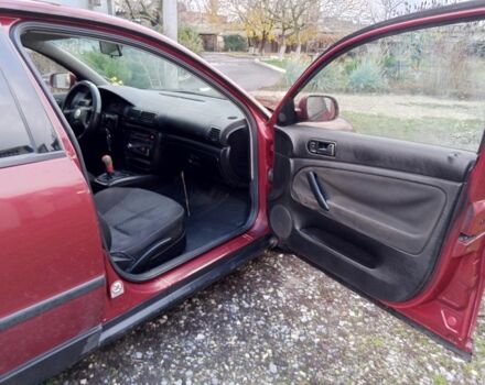 Красный Фольксваген Пассат, объемом двигателя 1.8 л и пробегом 520 тыс. км за 1900 $, фото 10 на Automoto.ua