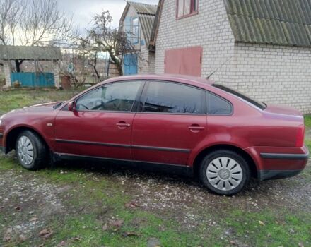 Красный Фольксваген Пассат, объемом двигателя 1.8 л и пробегом 520 тыс. км за 1900 $, фото 1 на Automoto.ua