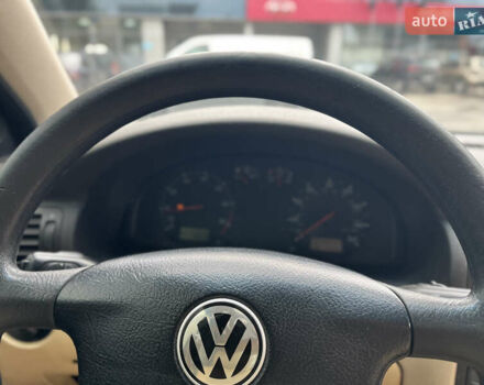 Красный Фольксваген Пассат, объемом двигателя 1.8 л и пробегом 216 тыс. км за 3700 $, фото 14 на Automoto.ua