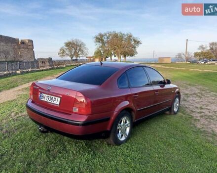 Красный Фольксваген Пассат, объемом двигателя 1.78 л и пробегом 280 тыс. км за 3999 $, фото 3 на Automoto.ua