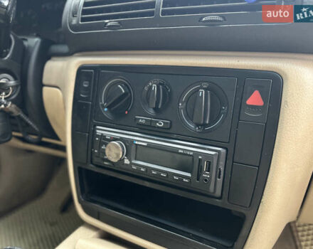 Красный Фольксваген Пассат, объемом двигателя 1.8 л и пробегом 216 тыс. км за 3700 $, фото 13 на Automoto.ua