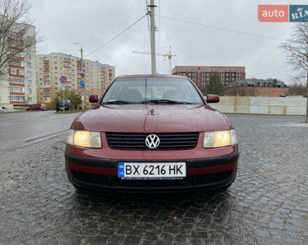 Красный Фольксваген Пассат, объемом двигателя 1.8 л и пробегом 246 тыс. км за 3299 $, фото 1 на Automoto.ua