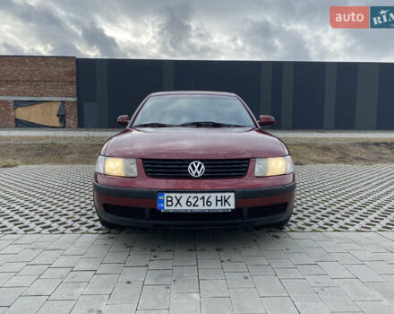 Красный Фольксваген Пассат, объемом двигателя 1.78 л и пробегом 246 тыс. км за 2999 $, фото 1 на Automoto.ua