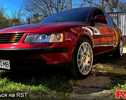 Красный Фольксваген Пассат, объемом двигателя 1.6 л и пробегом 225 тыс. км за 5000 $, фото 12 на Automoto.ua