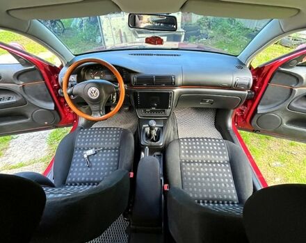 Красный Фольксваген Пассат, объемом двигателя 1.6 л и пробегом 225 тыс. км за 5000 $, фото 9 на Automoto.ua