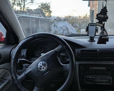 Красный Фольксваген Пассат, объемом двигателя 1.6 л и пробегом 231 тыс. км за 4200 $, фото 3 на Automoto.ua