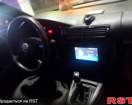 Красный Фольксваген Пассат, объемом двигателя 1.8 л и пробегом 260 тыс. км за 3250 $, фото 1 на Automoto.ua