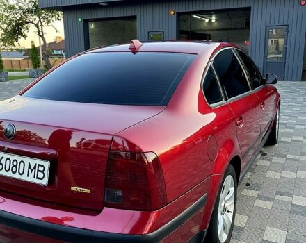 Красный Фольксваген Пассат, объемом двигателя 1.6 л и пробегом 225 тыс. км за 5000 $, фото 3 на Automoto.ua