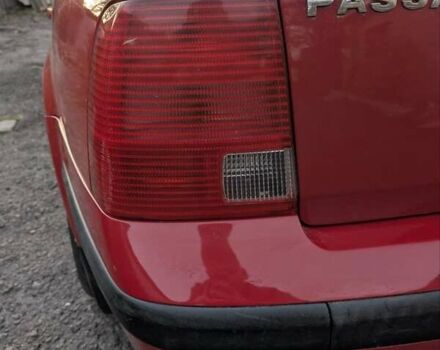 Красный Фольксваген Пассат, объемом двигателя 1.6 л и пробегом 231 тыс. км за 4200 $, фото 16 на Automoto.ua