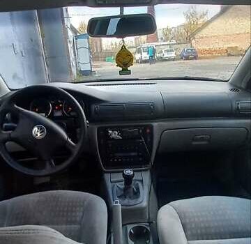 Красный Фольксваген Пассат, объемом двигателя 1.6 л и пробегом 200 тыс. км за 4100 $, фото 3 на Automoto.ua