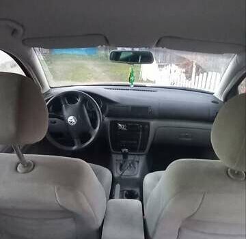 Красный Фольксваген Пассат, объемом двигателя 1.6 л и пробегом 200 тыс. км за 4100 $, фото 7 на Automoto.ua