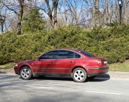 Красный Фольксваген Пассат, объемом двигателя 2 л и пробегом 316 тыс. км за 5500 $, фото 1 на Automoto.ua