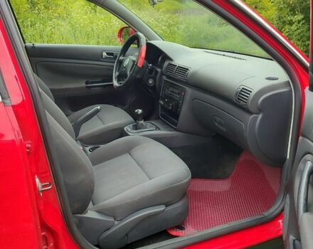 Красный Фольксваген Пассат, объемом двигателя 1.6 л и пробегом 225 тыс. км за 4300 $, фото 4 на Automoto.ua