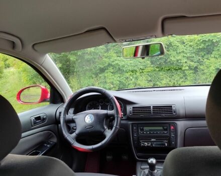 Красный Фольксваген Пассат, объемом двигателя 1.6 л и пробегом 225 тыс. км за 4300 $, фото 6 на Automoto.ua