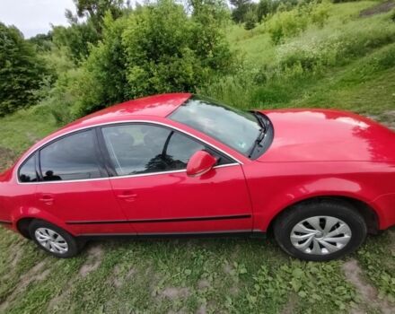 Красный Фольксваген Пассат, объемом двигателя 1.6 л и пробегом 225 тыс. км за 4300 $, фото 3 на Automoto.ua