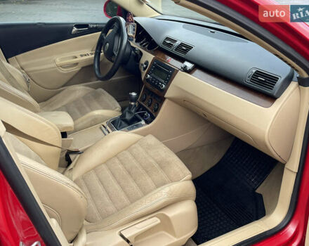 Красный Фольксваген Пассат, объемом двигателя 1.9 л и пробегом 308 тыс. км за 5000 $, фото 45 на Automoto.ua