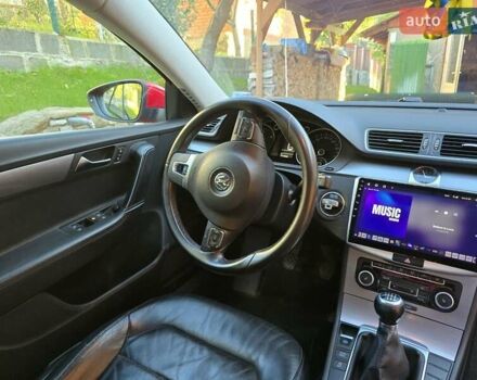 Красный Фольксваген Пассат, объемом двигателя 1.97 л и пробегом 273 тыс. км за 10900 $, фото 7 на Automoto.ua