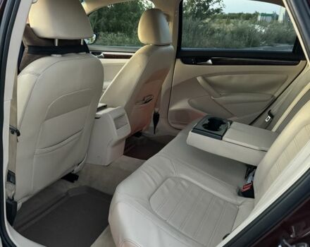 Красный Фольксваген Пассат, объемом двигателя 2.5 л и пробегом 225 тыс. км за 9300 $, фото 3 на Automoto.ua