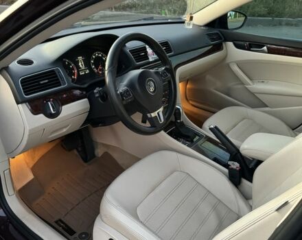 Красный Фольксваген Пассат, объемом двигателя 2.5 л и пробегом 225 тыс. км за 9300 $, фото 2 на Automoto.ua