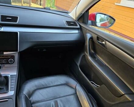 Красный Фольксваген Пассат, объемом двигателя 1.97 л и пробегом 273 тыс. км за 10900 $, фото 17 на Automoto.ua