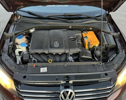 Красный Фольксваген Пассат, объемом двигателя 2.5 л и пробегом 225 тыс. км за 9300 $, фото 5 на Automoto.ua