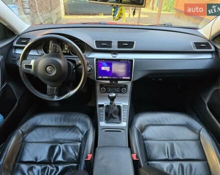 Красный Фольксваген Пассат, объемом двигателя 1.97 л и пробегом 273 тыс. км за 10900 $, фото 8 на Automoto.ua