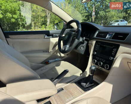 Червоний Фольксваген Пассат, об'ємом двигуна 2.5 л та пробігом 290 тис. км за 8800 $, фото 11 на Automoto.ua