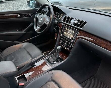 Красный Фольксваген Пассат, объемом двигателя 2.5 л и пробегом 186 тыс. км за 11200 $, фото 1 на Automoto.ua