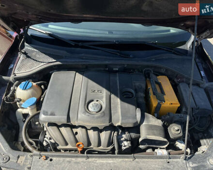 Червоний Фольксваген Пассат, об'ємом двигуна 2.5 л та пробігом 290 тис. км за 8800 $, фото 8 на Automoto.ua