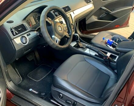 Красный Фольксваген Пассат, объемом двигателя 2.5 л и пробегом 210 тыс. км за 8500 $, фото 4 на Automoto.ua