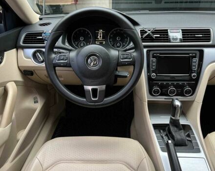 Красный Фольксваген Пассат, объемом двигателя 2.5 л и пробегом 70 тыс. км за 9900 $, фото 14 на Automoto.ua