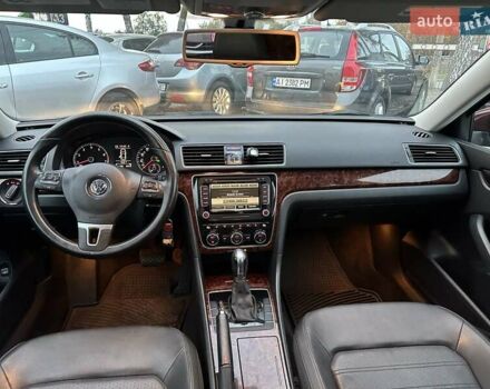 Красный Фольксваген Пассат, объемом двигателя 2.5 л и пробегом 186 тыс. км за 11200 $, фото 6 на Automoto.ua