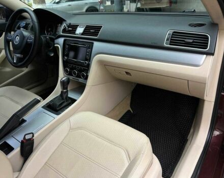 Красный Фольксваген Пассат, объемом двигателя 2.5 л и пробегом 70 тыс. км за 9900 $, фото 17 на Automoto.ua