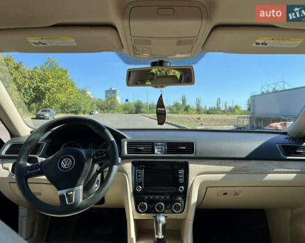 Червоний Фольксваген Пассат, об'ємом двигуна 2.5 л та пробігом 290 тис. км за 8800 $, фото 12 на Automoto.ua