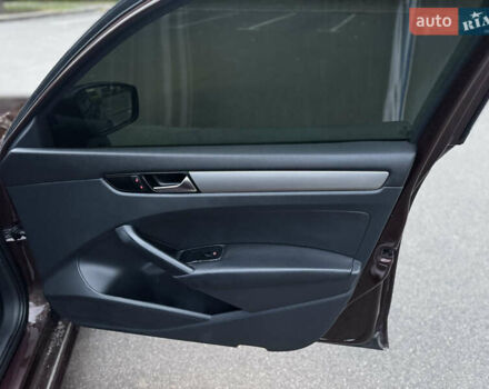 Красный Фольксваген Пассат, объемом двигателя 2.48 л и пробегом 241 тыс. км за 9500 $, фото 16 на Automoto.ua