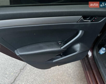 Красный Фольксваген Пассат, объемом двигателя 2.48 л и пробегом 241 тыс. км за 9500 $, фото 13 на Automoto.ua