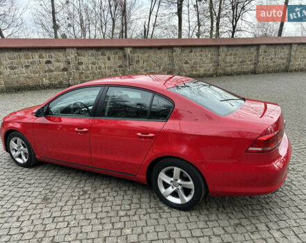 Красный Фольксваген Пассат, объемом двигателя 1.6 л и пробегом 260 тыс. км за 8800 $, фото 4 на Automoto.ua