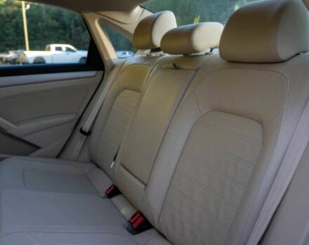 Красный Фольксваген Пассат, объемом двигателя 3.6 л и пробегом 88 тыс. км за 2800 $, фото 10 на Automoto.ua