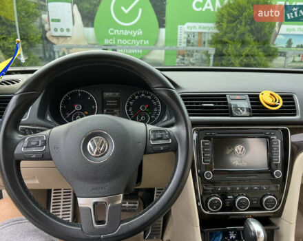 Червоний Фольксваген Пассат, об'ємом двигуна 2 л та пробігом 143 тис. км за 14000 $, фото 10 на Automoto.ua