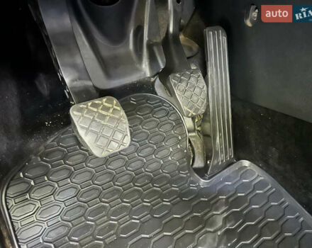 Красный Фольксваген Пассат, объемом двигателя 1.6 л и пробегом 260 тыс. км за 8800 $, фото 50 на Automoto.ua