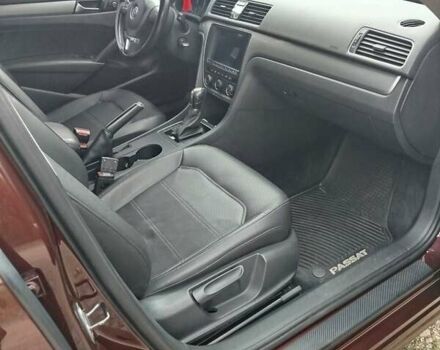 Червоний Фольксваген Пассат, об'ємом двигуна 1.8 л та пробігом 185 тис. км за 12000 $, фото 4 на Automoto.ua